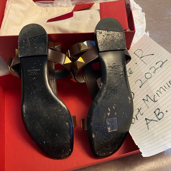 Valentino Garavani’s Roman Stud leather sandals! - Picture 3 of 5